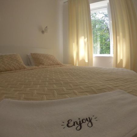Boutique Hotel Enjoy セルゲーエフカ エクステリア 写真