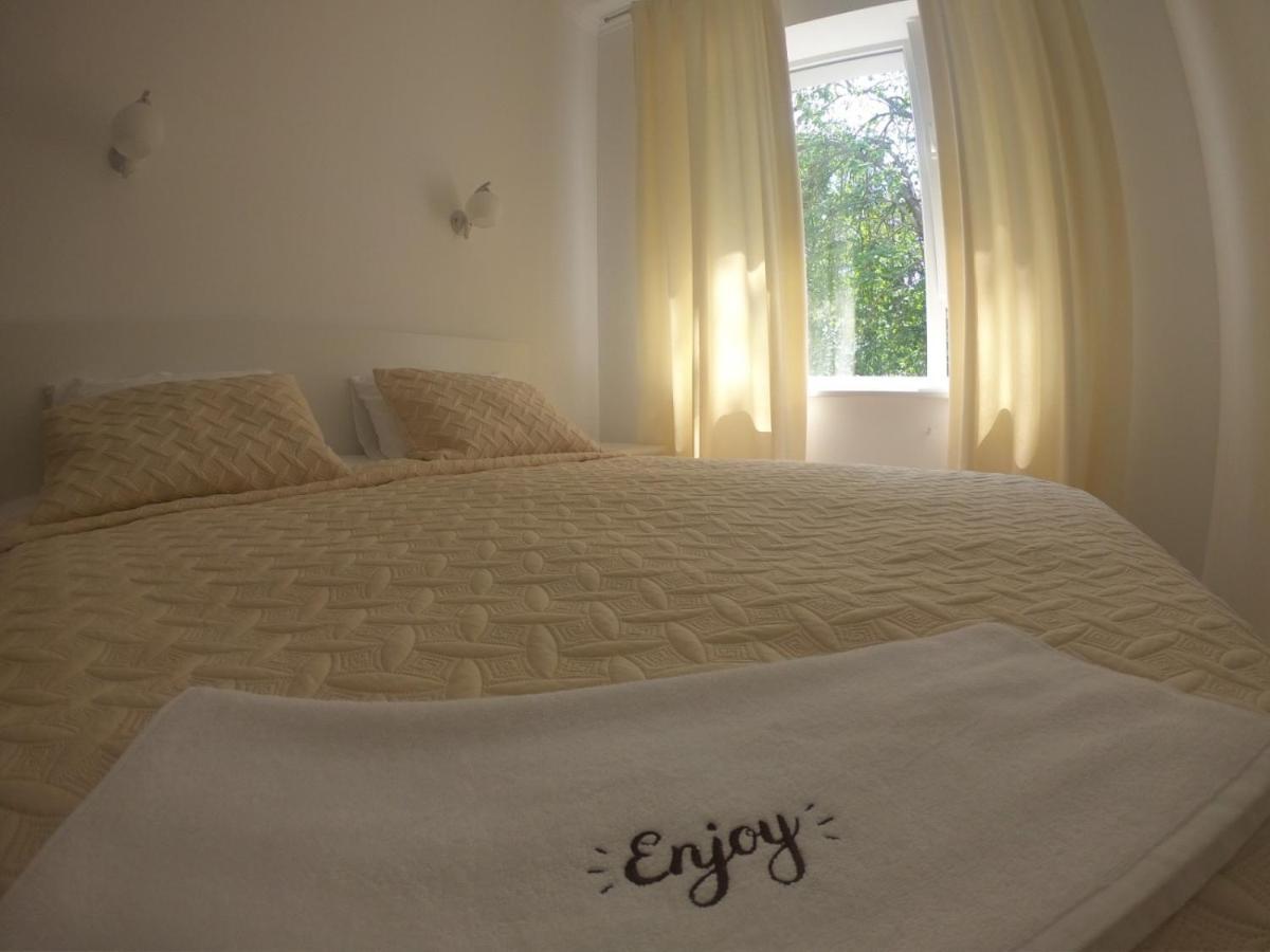 Boutique Hotel Enjoy セルゲーエフカ エクステリア 写真